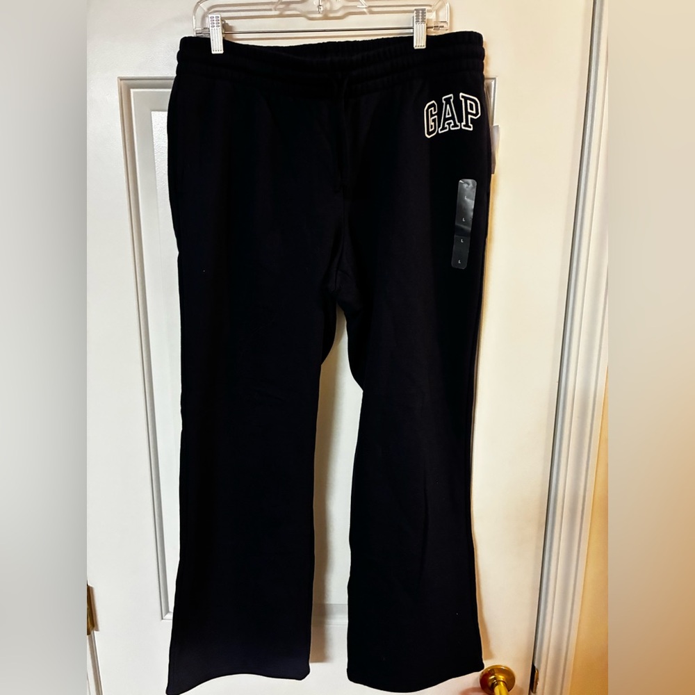GAP Logo Straight Sweatpants Size - Large
Color - Navy Uniform - Picture 5 of 14